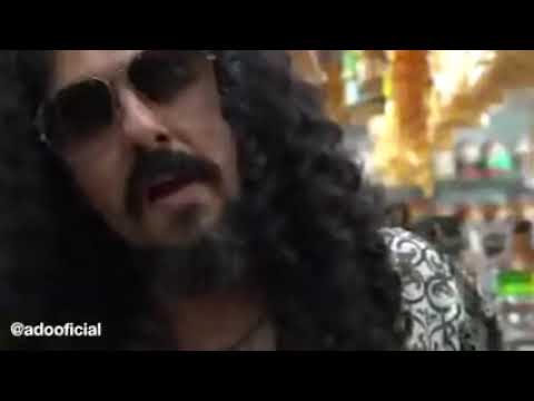 Chciał się popisać próbując ostrego sosu. Szybko go poskładało