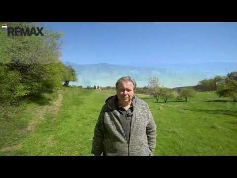 Video Ovocný sad, pozemek s výhledem na Trosky v obci Hrubé Skále