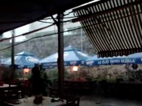 imotka - Májusi felhőszakadás Budapesten 2013. május 6-án. Helyszín: Széna tér - Jégkert Jelige: Mintha dézsából öntenék.
