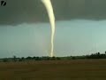 Tornado destruindo uma casa