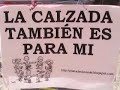 Peatón Crítico cocinando en paso peatones: día sin coche