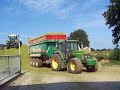 john deere 6510 con bossini a 3 assi che vuota insilato