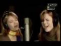 Artiesten Voor Azie Als Je Iets Kan Doen Official Music Video and Lyrics