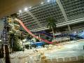 videos de world waterpark at night