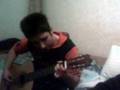 Gitar çalerken arada osuran pislik :))))))