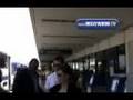 [V�DEO] Justin e Jessica chegando ao aeroporto LAX
