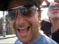avec 2 amis anglais tracy et darren, on se filme a katmandou sur superes moto! luisa et ivan