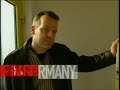 der stachel sitzt tief bei den rettenbacher energieaktivisten. im vergangenen jahr hat es nur f�r platz zwei in der solarbundesliga gereicht. doch sp�testens in 2008 will sich die bayerische gemeinde den titel zur�ckholen. das was lustig klingt, hat einen ernsten hintergrund: rettenbach k�mpft um seine unabh�ngigkeit - von fossilen brennstoffen und den gro�en energiekonzernen.
inzwischen gibt es auf fast jedem s�ddach im ort eine fotovoltaik-anlage, au�er auf dem kirchturm. au�erdem sind drei biogasanlagen in betrieb. der umsatz an raps�ltankstelle steigt langsam aber stetig. immer mehr bewohner des ortes machen mit - nicht aus puren idealismus, sondern weil es sich schlicht rechnet.
ute walter �ber die energiebewussten dorfbewohner.