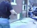 Policial atira pelas costas e salva vida de colega