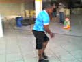 esse � um v�deo de um cara q dan�a dimais, parece q desliza no gelo... curtam, � bakana.