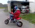 bjorn op zen brommer