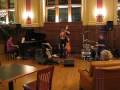videos de Elsie Parker & The Poor People of Paris - Charles Trénet's Que reste-t-il de nos amours? (I Wish You Love)