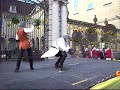 combat medieval : hache vs épée et bouclier