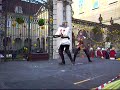 combat medieval : hache vs épée et bouclier