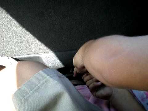 how to unjam a car door