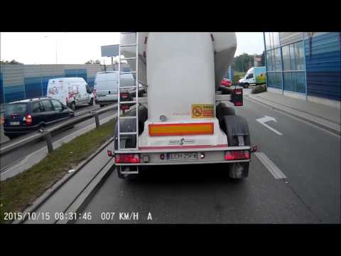 „Nie wiesz że z prawej mają pierwszeństwo?”