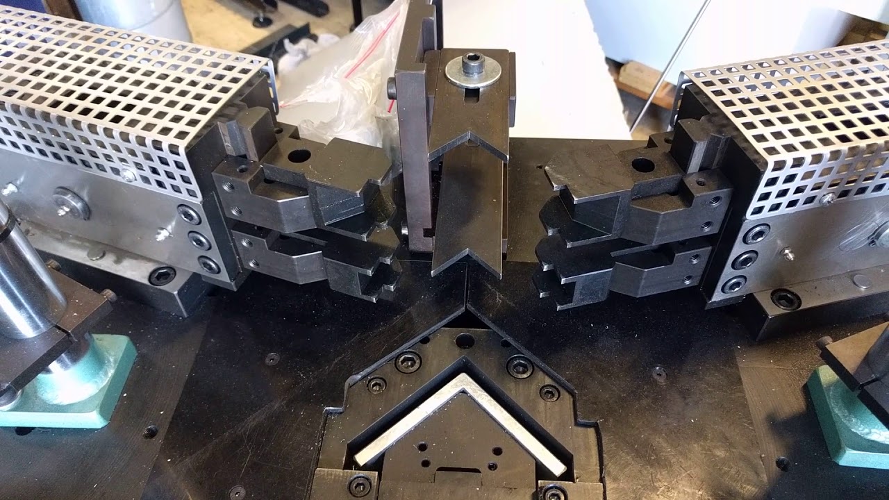 Corner Crimper Machine