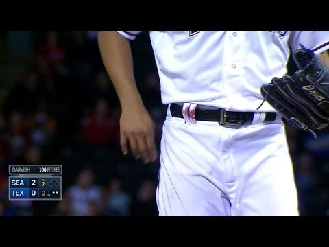Video: SEA@TEX: Darvish pitches through bloody finger