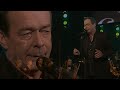 Th� Lau -- Een vriend zien huilen