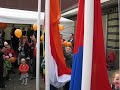 Nederlandse vlag hijssen koninginnedag door luc polman Nederlandse vlag hijssen koninginnedag door luc polman