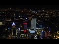 台北101超高層ビルの世界最速エレベーター内の表示と展望台の素晴らしい夜景 世界の超高層ビル