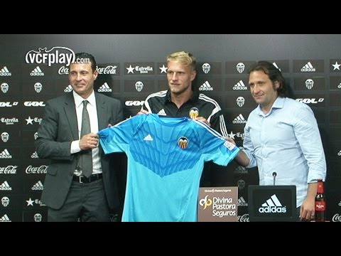 Valencia CF: Presentación de Yoel Rodríguez como nuevo jugador del VCF Valencia CF: Presentación de Yoel Rodríguez como nuevo jugador del VCF