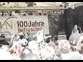 Schrottgrenze Live - Mann am Punkt - Fernglas Schrottgrenze Live - Mann am Punkt - Fernglas