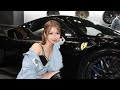 「黒フェラーリ×色白美脚！荻野心が魅せた圧巻ポージング🔥✨」