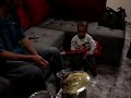 Gustavo tocando guitarra