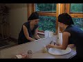 L'innocuité, une recette pas compliquée Trucs et conseils du ministère de l'Agriculture, des Pêcheries et de l'Alimentation du Québec sur le lavage des mains. Se laver les mains avec du savon avant de manipuler les aliments ou chaque fois qu'il ya un risque de contamination, par exemple après avoir manipulé de la viande crue ou encore avoir éternué, est la meilleure façon de prévenir la propagation des bactéries. Rappelons qu'un lavage des mains efficace dure au moins 20 secondes. Dans le même ordre d'idée, pensez à : - recouvrir toute blessure d'un pansement imperméable; - éviter de manipuler des aliments si vous êtes atteint d'une maladie contagieuse; - utiliser un ustensile plutôt que les mains pour manipuler les produits alimentaires Consulter le guide du consommateur sur le site du MAPAQ : www.mapaq.gouv.qc.ca