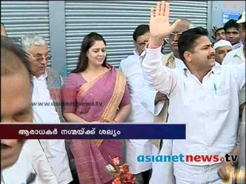 India Election News : Man Trying to Misbehave With Nagma While Talking to Asianet News