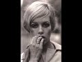 some nice pics of twiggy.

song: laisse tomber les filles by france gall