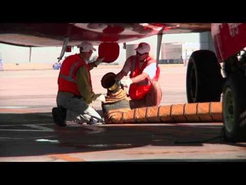 NutsAboutSouthwest - Pilots and Ramp Agents work closely together every day, every flight... But they rarely have the opportunity to literally work together, side-by-side. Recent...