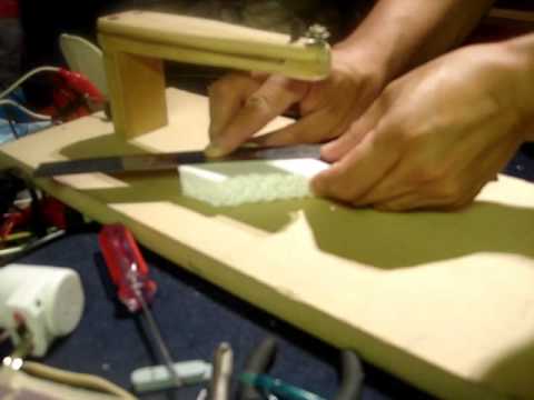cortadora - Sencilla cortadora de alambre de nicrom para pequeñas y medianas piezas de foam o similar.