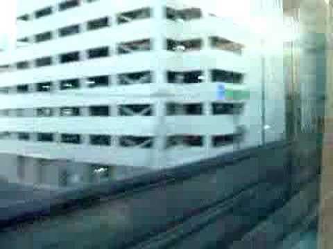 のぞみ号 新横浜駅通過 （車内より）