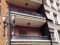 Ricardão saindo pela janela