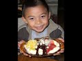 Ti`nh Bà cháu ... ăn KEM Dâu tây, xúc cù là, thơm khóm Ti`nh Bà cháu ... ăn KEM Dâu tây, xúc cù là, thơm khóm