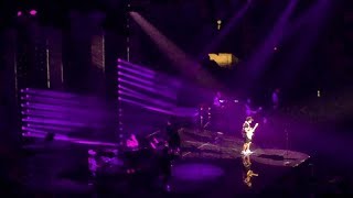Bruno Mars singing in MALAY (Live Kuala Lumpur 2018)