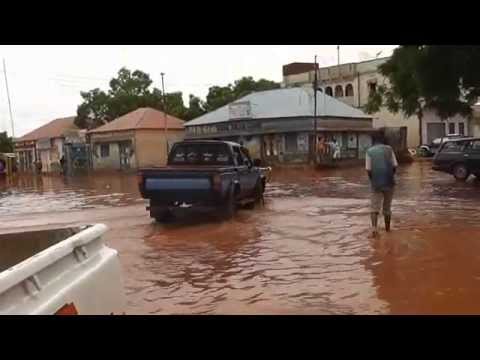 daawo-cabudwaaq-oo-biyo-ka-cabaadaysa-meeshii-ay-ka-caban-jireen-biyo-laaan