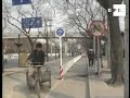 La bicicleta sobrevive en Pekín entre millones de coches