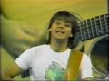 Premier « hit » de Manuel Brault en solo.( 1981 ) Édité à partit d'un support vidéo conservé par Claude Fournelle. Émission Pop rétro ce vidéo origine d'une émission de Donald Lautrec à RC Cat:Chanson Québécoise, Chanteur Québécois
