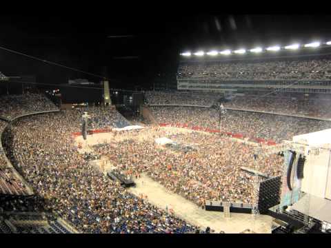 Brad Paisley GIllette Stadium Time Lapse - Show Day Blog