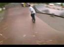 Joachim Thorkildsen. Tidligere Norgesmester i street 2001, nå sponset av 2Seasons Boardshop. Hardbarka Skienssoldat på brett. Uheldig var han her. Sprukket hake, 7 sting og 6 sprøyter i haka. Snakkes!Filmet og redigert fredag 13. juni 2008Vid/red.: Eirik H. Marcussen