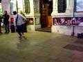 sztuczki z piłką na ulicy (piccadilly, london)