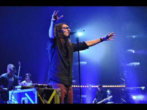 Jayar chats with JD from Hillsong United