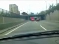 [クラッシュ]我慢できずに思わず前方車のお釜を掘ったダッジ・バイパー。のサムネイル
