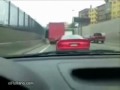 [クラッシュ]我慢できずに思わず前方車のお釜を掘ったダッジ・バイパー。のサムネイル2