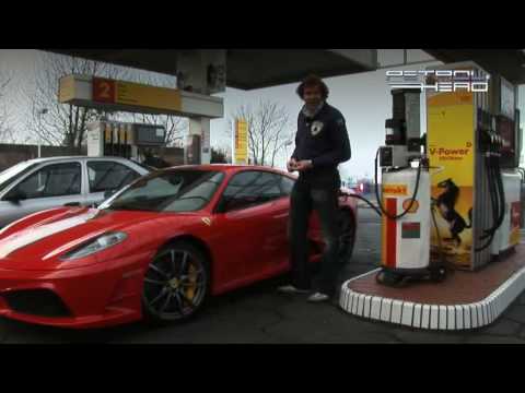 scuderia - een coole revieuw van een 430 scuderia voor meer filmpjes http://www.petrolhead.nl/ of gewoon op men channel kijken.