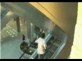 Minifalda en escaleras...