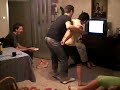 baila con el hula hop de la wii en parejas